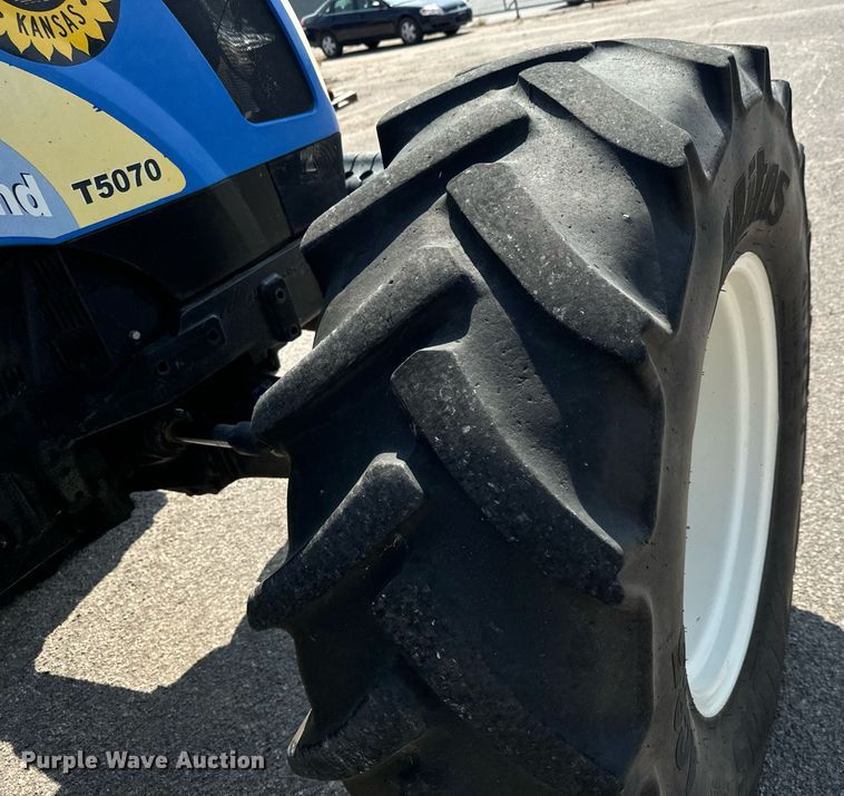 image for item DO1719 2012 New Holland T5070 MFWD tractor