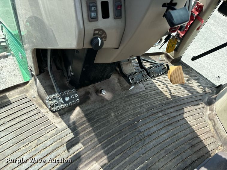 image for item DO1721 2007 John Deere 6415 tractor