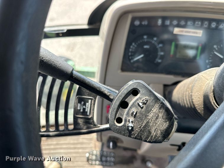 image for item DO1721 2007 John Deere 6415 tractor