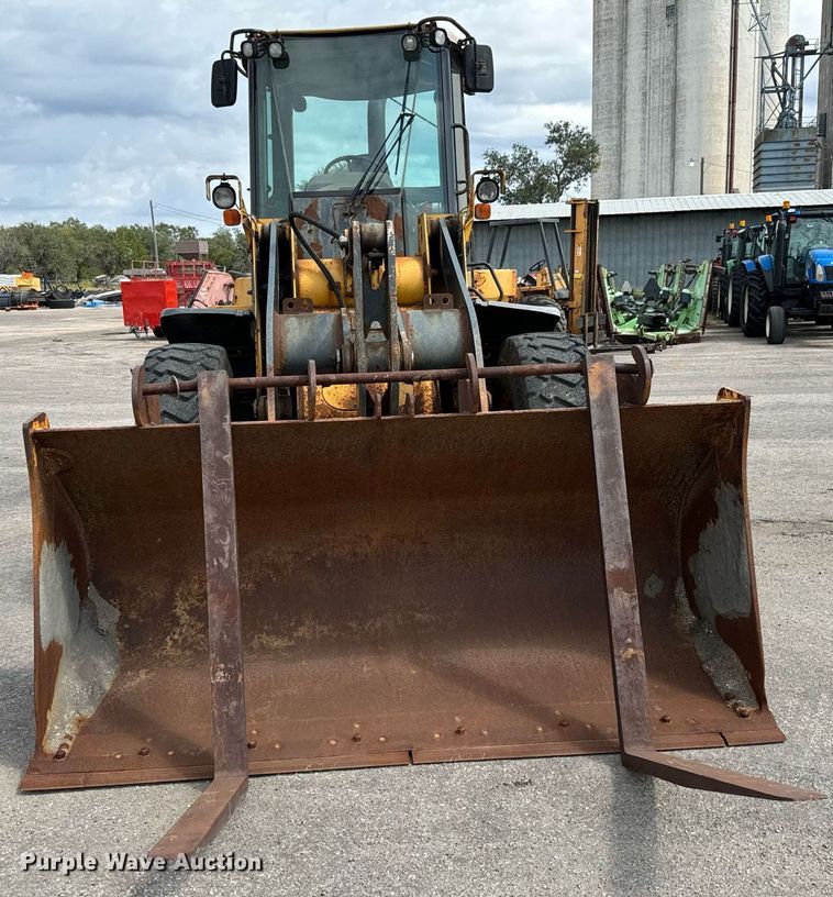 image for item DO1722 2006 John Deere 444J wheel loader