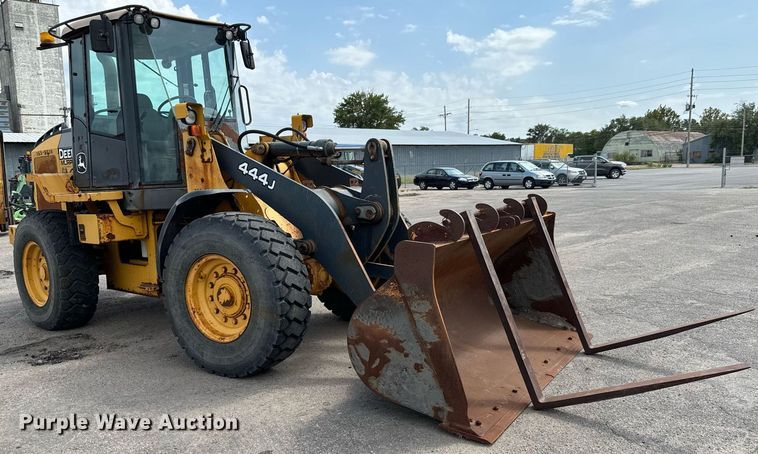 image for item DO1722 2006 John Deere 444J wheel loader