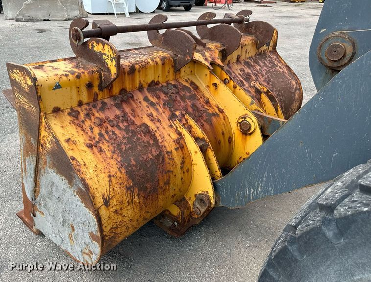 image for item DO1722 2006 John Deere 444J wheel loader