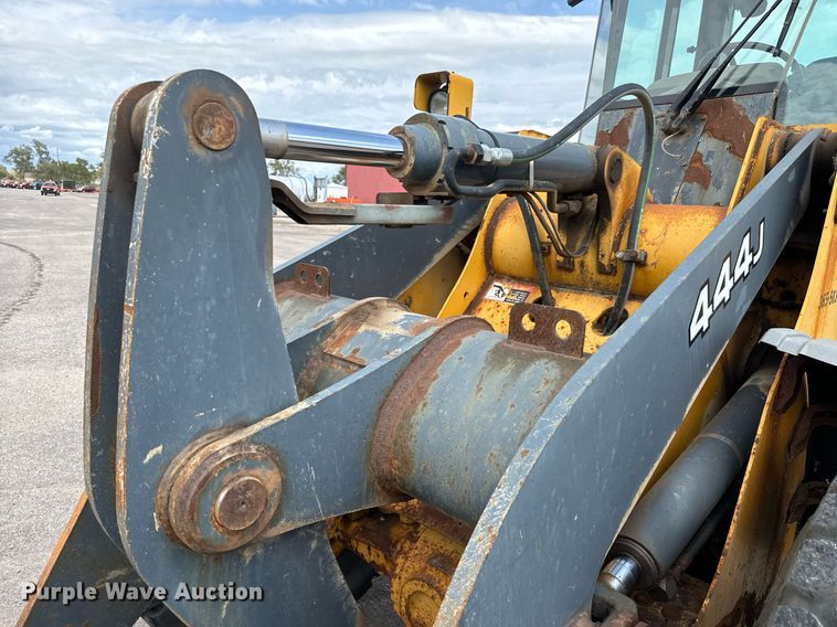 image for item DO1722 2006 John Deere 444J wheel loader