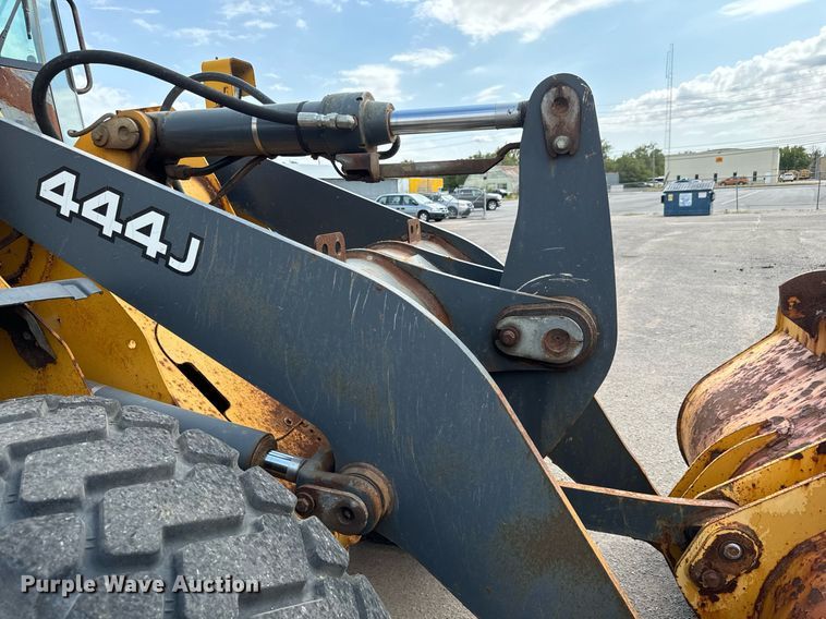 image for item DO1722 2006 John Deere 444J wheel loader