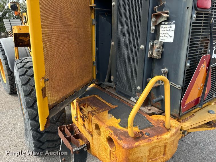 image for item DO1722 2006 John Deere 444J wheel loader