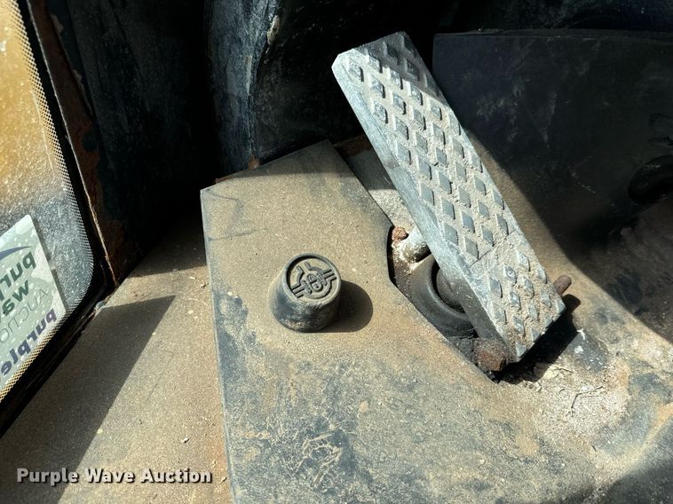 image for item DO1722 2006 John Deere 444J wheel loader