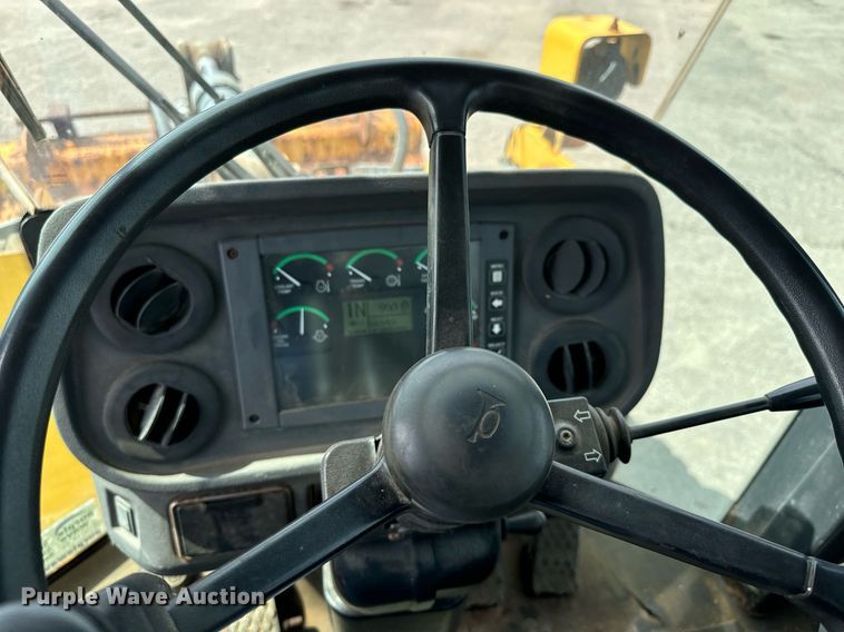 image for item DO1722 2006 John Deere 444J wheel loader