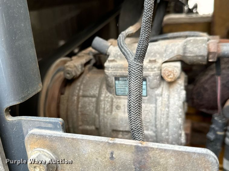 image for item DO1722 2006 John Deere 444J wheel loader