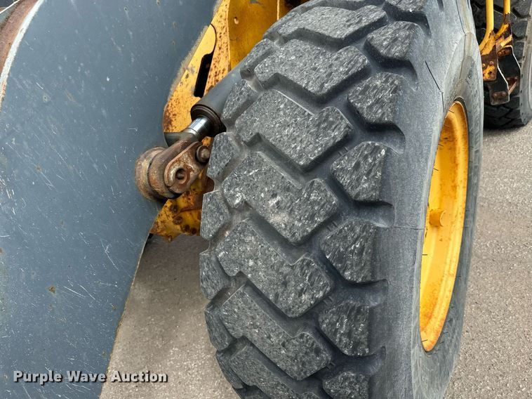 image for item DO1722 2006 John Deere 444J wheel loader