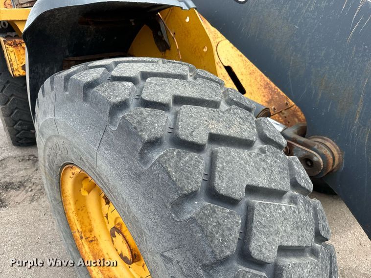 image for item DO1722 2006 John Deere 444J wheel loader