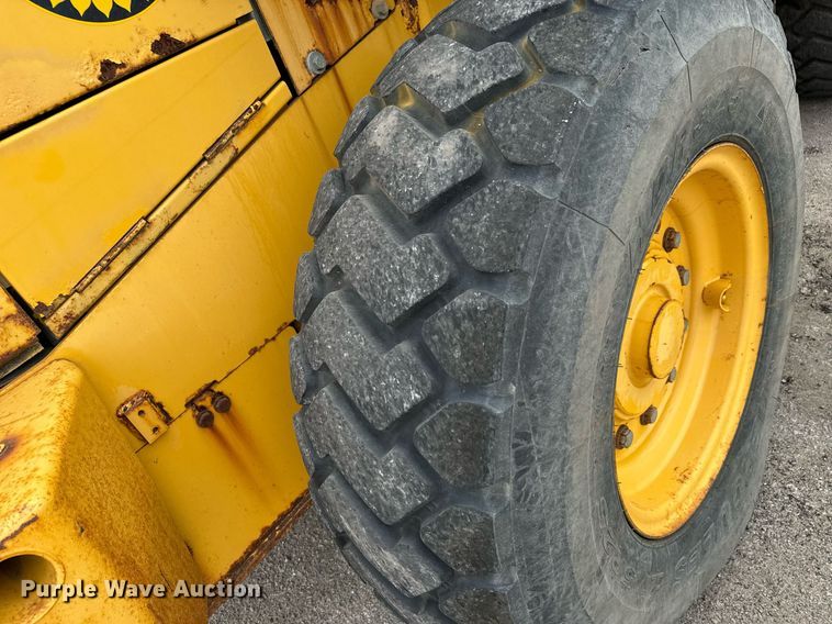 image for item DO1722 2006 John Deere 444J wheel loader