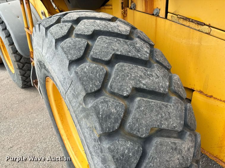image for item DO1722 2006 John Deere 444J wheel loader