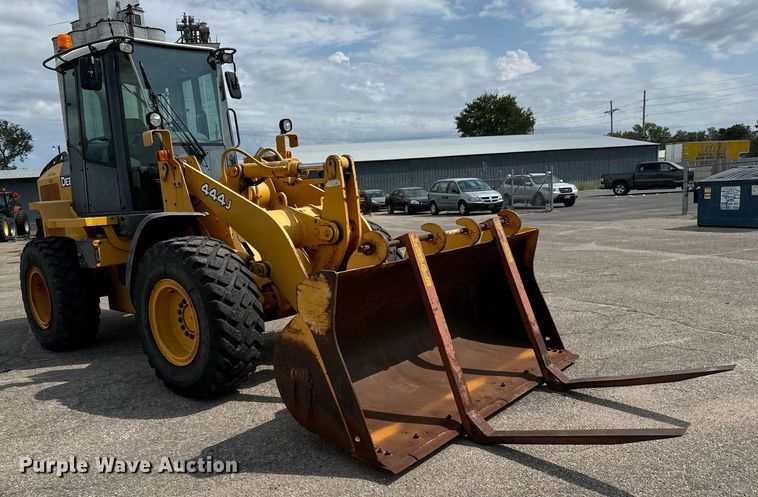 image for item DO1723 2005 John Deere 444J wheel loader