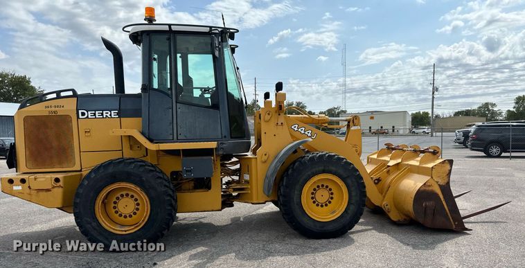 image for item DO1723 2005 John Deere 444J wheel loader