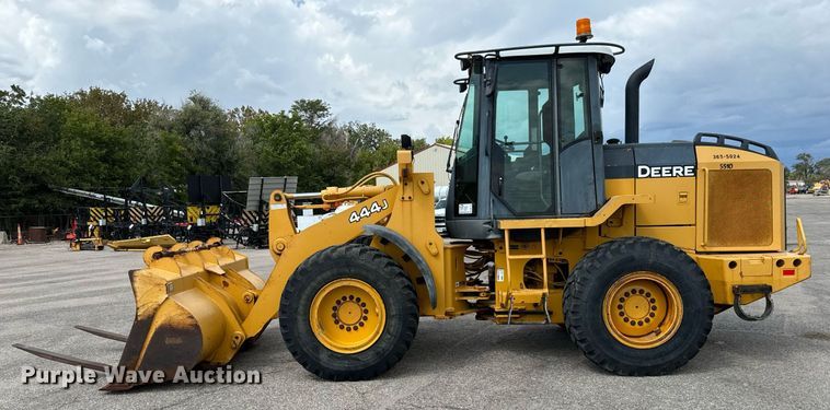 image for item DO1723 2005 John Deere 444J wheel loader