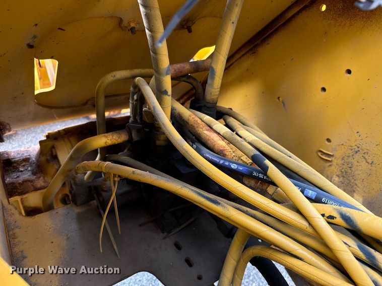 image for item DO1723 2005 John Deere 444J wheel loader