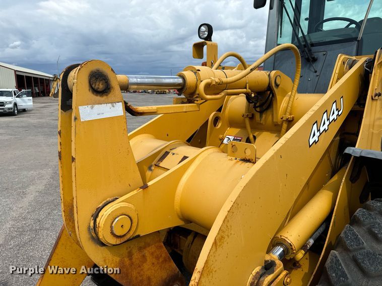 image for item DO1723 2005 John Deere 444J wheel loader