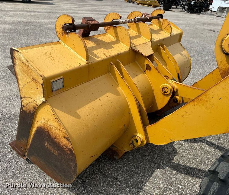 image for item DO1723 2005 John Deere 444J wheel loader