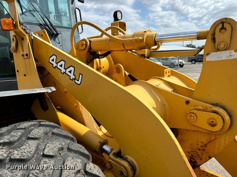 image for item DO1723 2005 John Deere 444J wheel loader