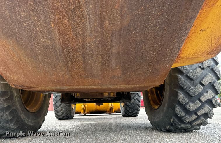 image for item DO1723 2005 John Deere 444J wheel loader
