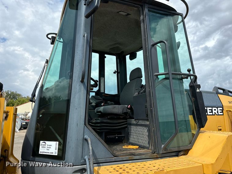 image for item DO1723 2005 John Deere 444J wheel loader