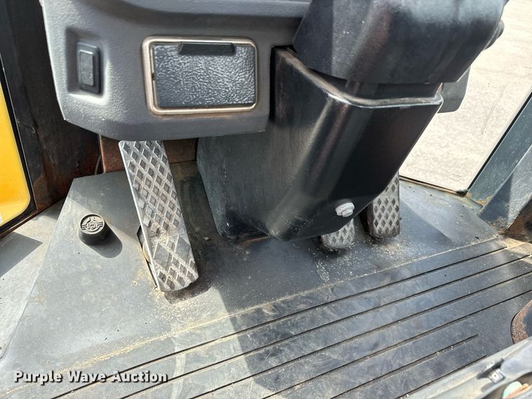 image for item DO1723 2005 John Deere 444J wheel loader