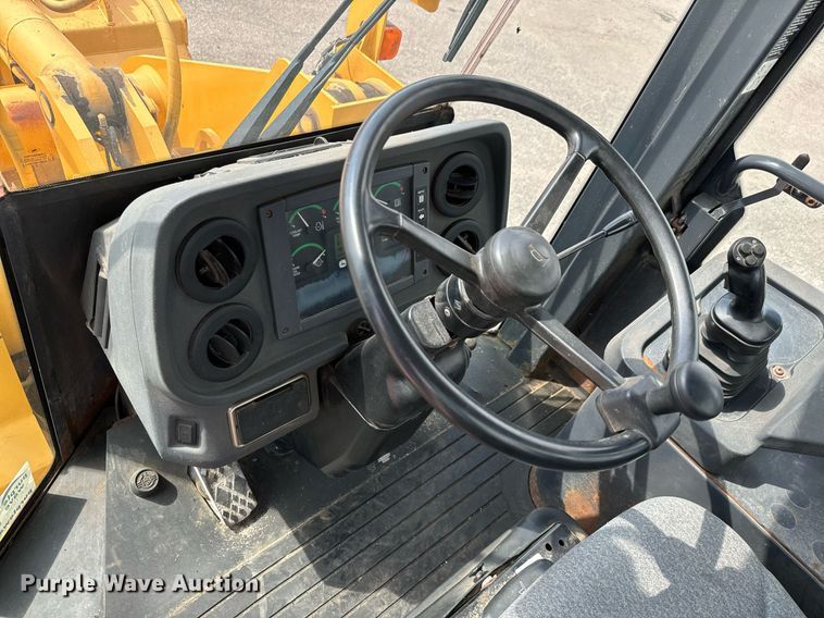image for item DO1723 2005 John Deere 444J wheel loader