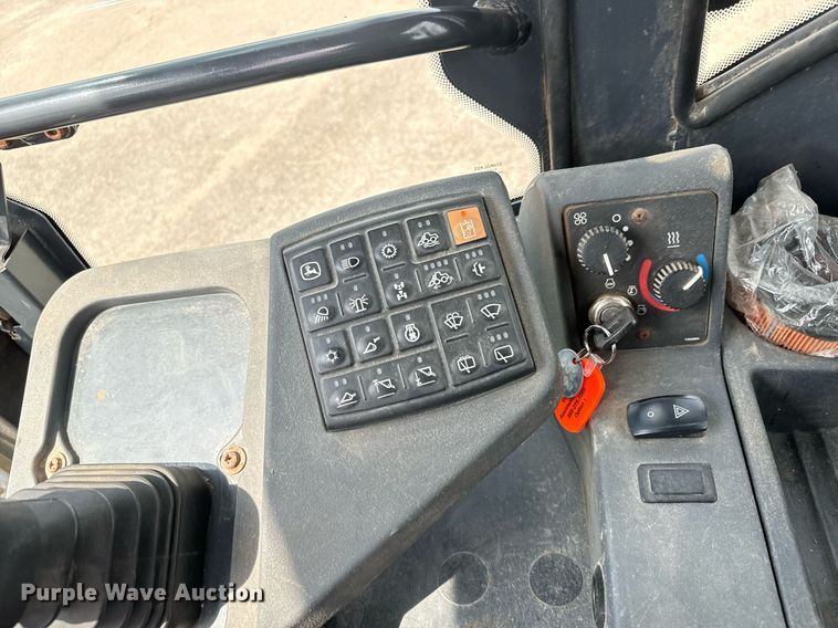 image for item DO1723 2005 John Deere 444J wheel loader