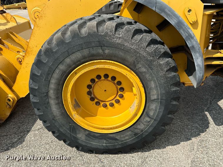 image for item DO1723 2005 John Deere 444J wheel loader