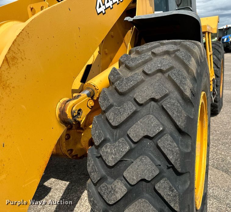 image for item DO1723 2005 John Deere 444J wheel loader