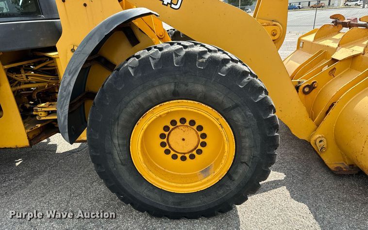 image for item DO1723 2005 John Deere 444J wheel loader