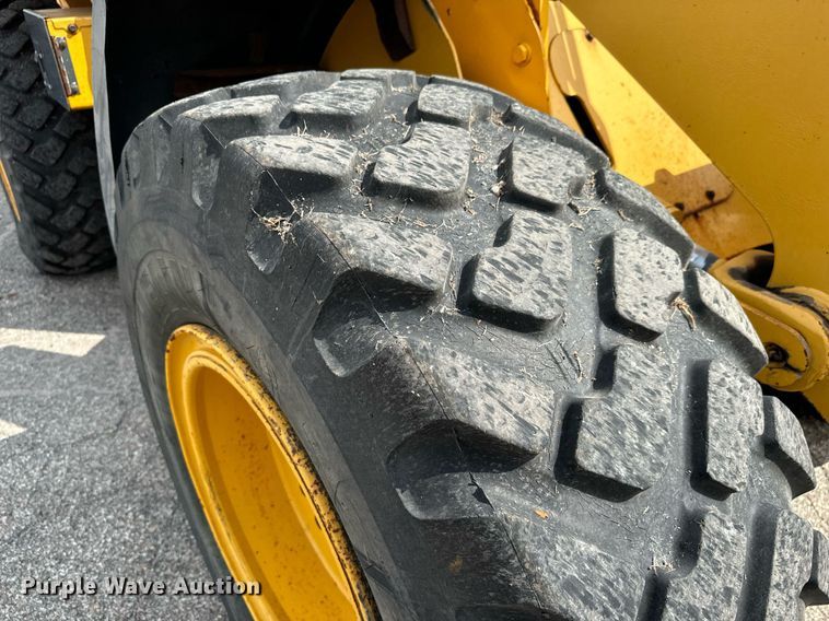 image for item DO1723 2005 John Deere 444J wheel loader
