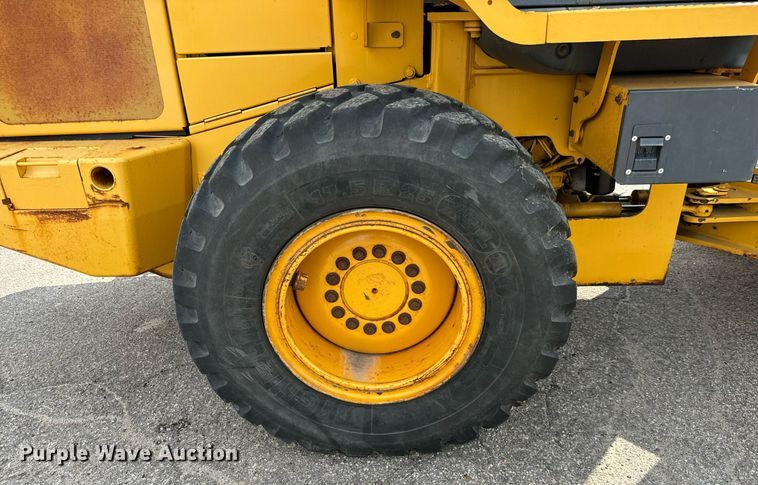 image for item DO1723 2005 John Deere 444J wheel loader