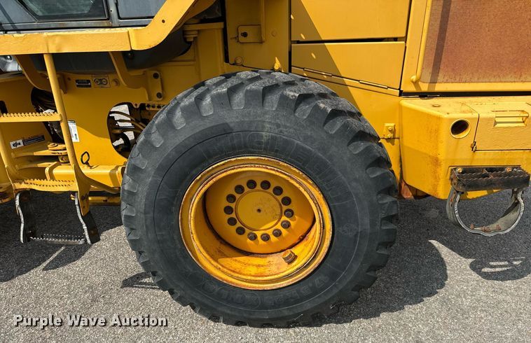 image for item DO1723 2005 John Deere 444J wheel loader