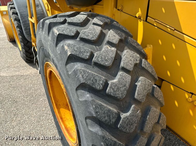 image for item DO1723 2005 John Deere 444J wheel loader