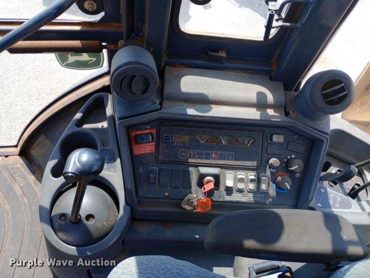 image for item DO1726 2005 John Deere 310G backhoe