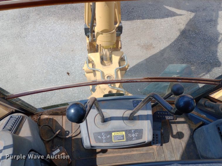 image for item DO1726 2005 John Deere 310G backhoe