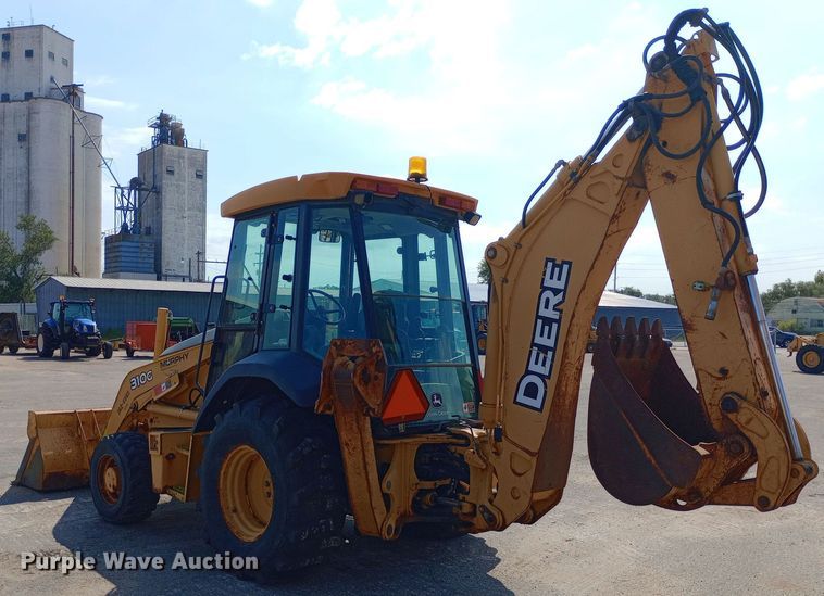 image for item DO1727 2005 John Deere 310G backhoe