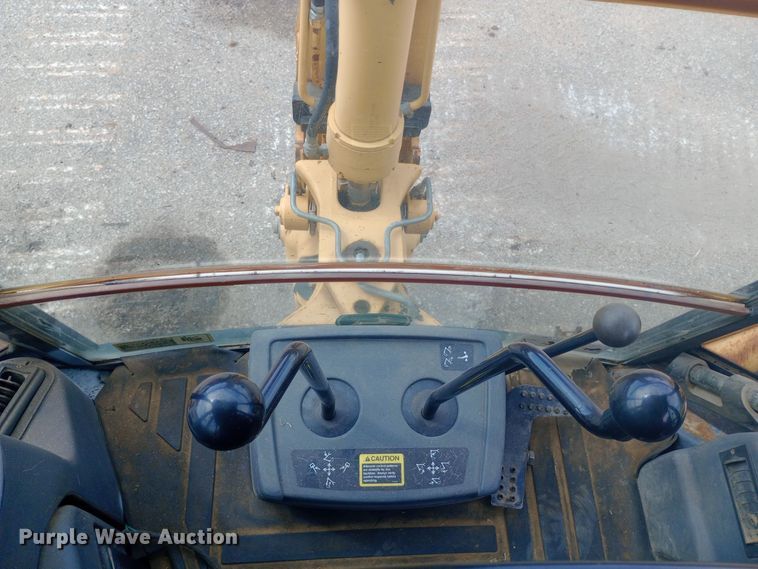 image for item DO1728 2005 John Deere 310G backhoe