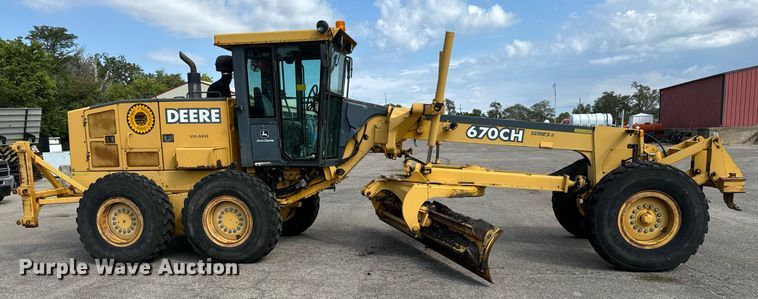 image for item DO1729 2004 John Deere 670CH Series II motor grader