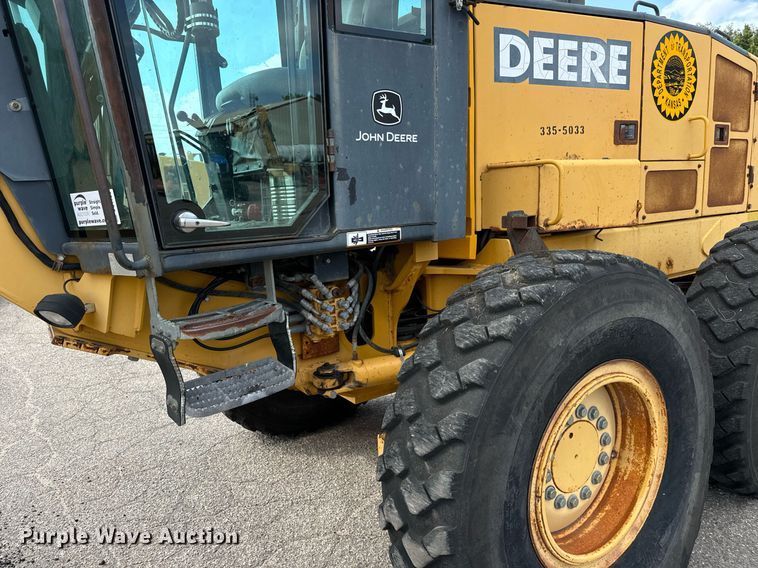 image for item DO1729 2004 John Deere 670CH Series II motor grader