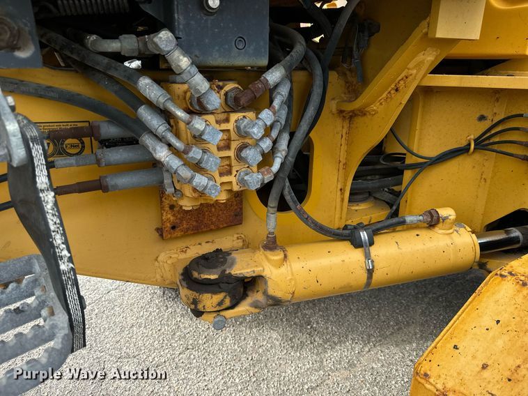 image for item DO1729 2004 John Deere 670CH Series II motor grader