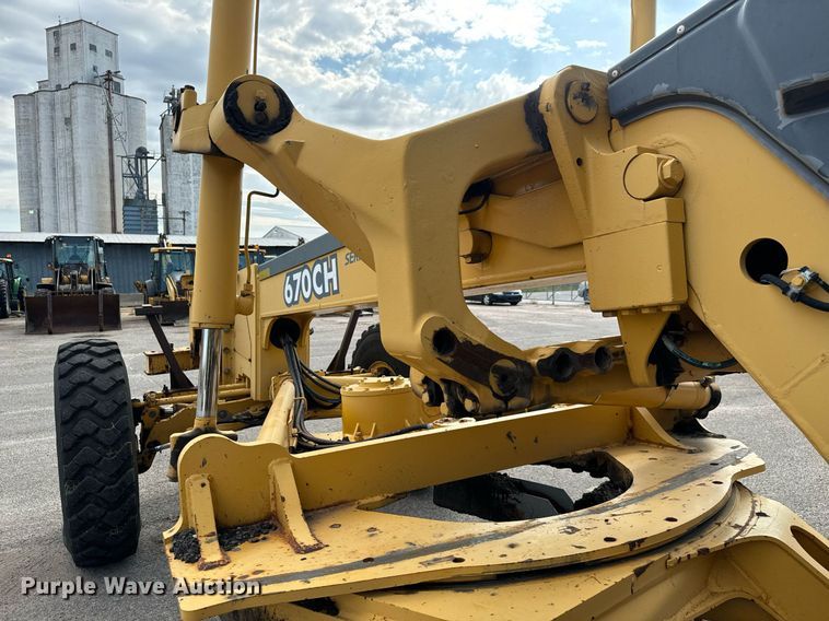 image for item DO1729 2004 John Deere 670CH Series II motor grader