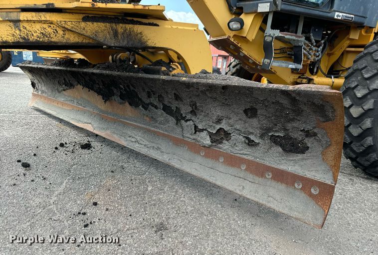 image for item DO1729 2004 John Deere 670CH Series II motor grader