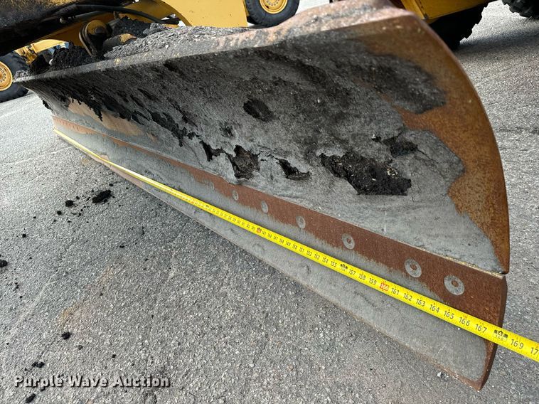 image for item DO1729 2004 John Deere 670CH Series II motor grader