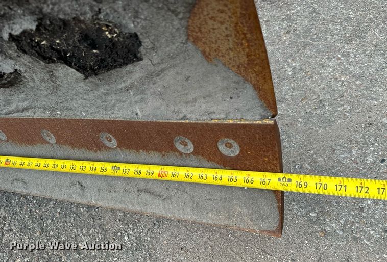 image for item DO1729 2004 John Deere 670CH Series II motor grader