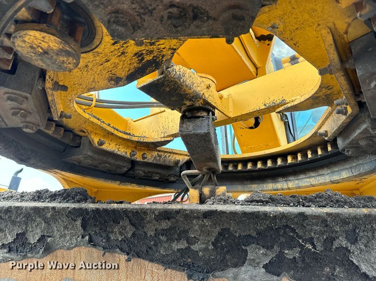 image for item DO1729 2004 John Deere 670CH Series II motor grader