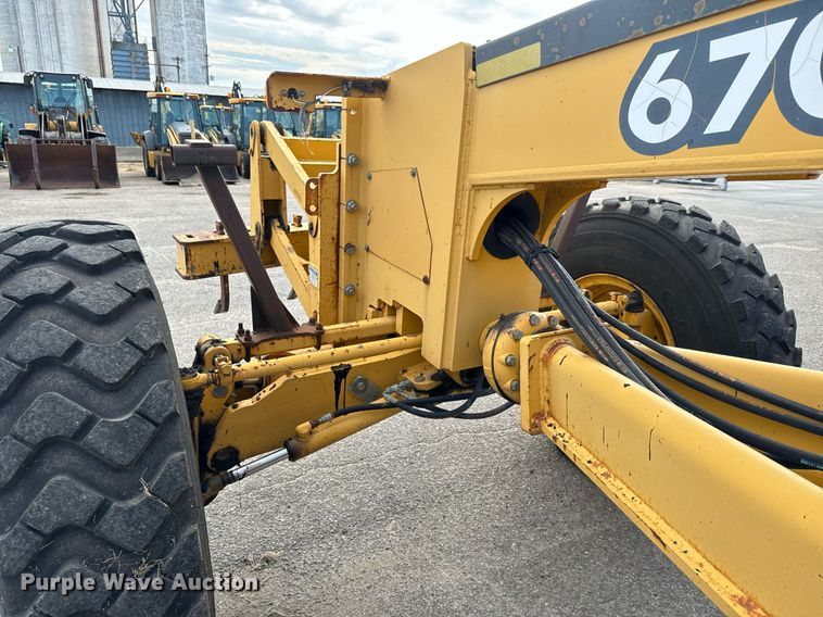 image for item DO1729 2004 John Deere 670CH Series II motor grader