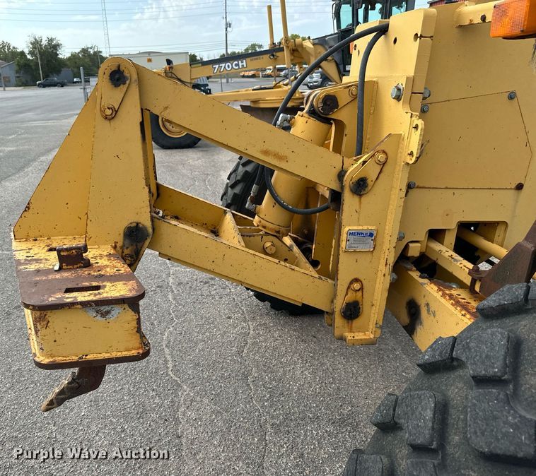 image for item DO1729 2004 John Deere 670CH Series II motor grader