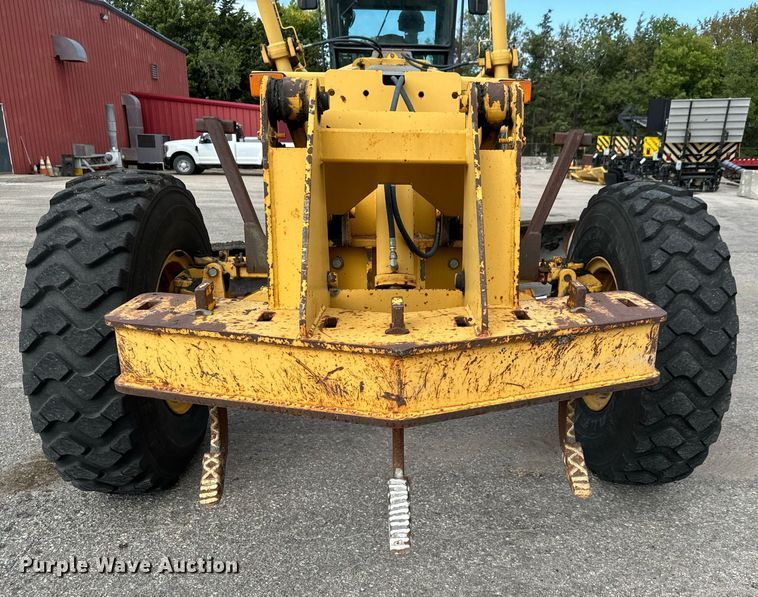 image for item DO1729 2004 John Deere 670CH Series II motor grader